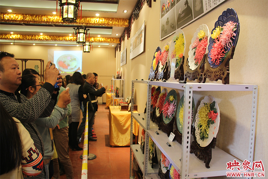 菊花官瓷吸引大家關注。