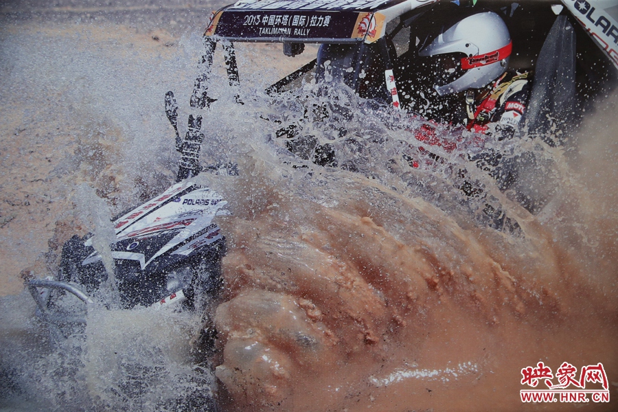 賽車(chē)的世界、更是男人的世界。圖為部分參展攝影作品。