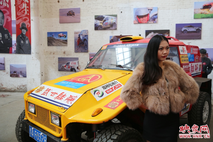 姐是車(chē)模，賽車(chē)的車(chē)。