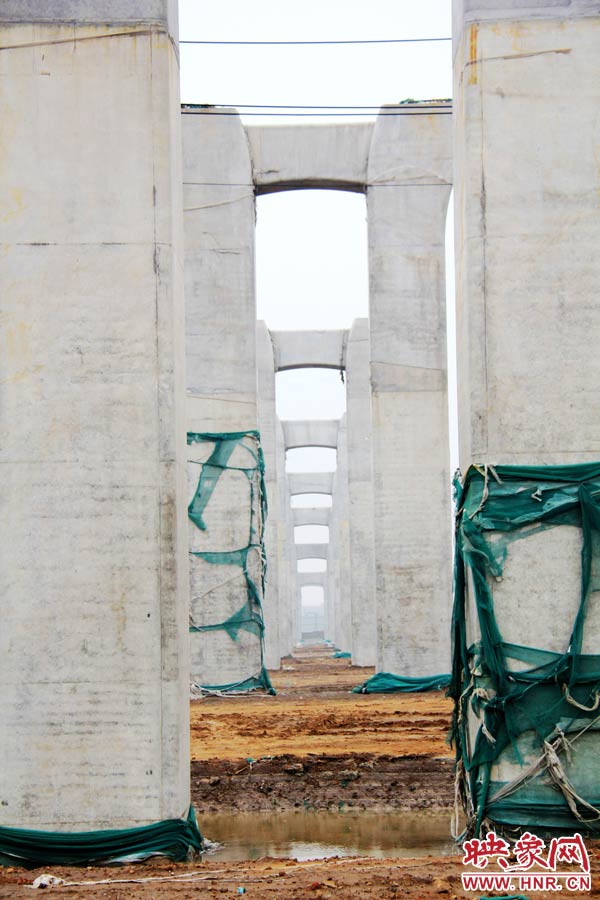 目前附近居民認(rèn)為“照目前的施工狀況看，年底主體完工已不太可能”。