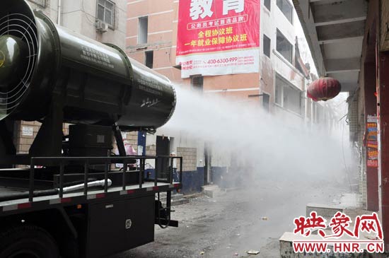 針對造成霧霾的主兇“建筑工地揚塵”，“霧炮車”降塵除塵效果能到到80%。