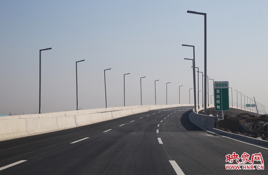 從新田路進(jìn)入隴海高架入口。