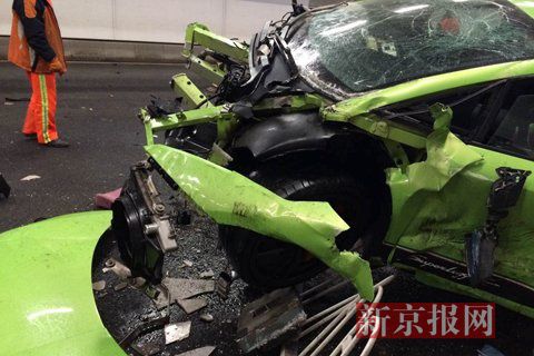 一輛蘭博基尼與一輛法拉利發(fā)生事故，現(xiàn)場(chǎng)狀況慘烈