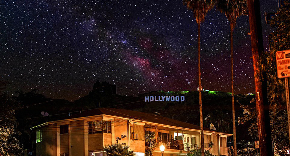 星空下的好萊塢。（網(wǎng)頁截圖）