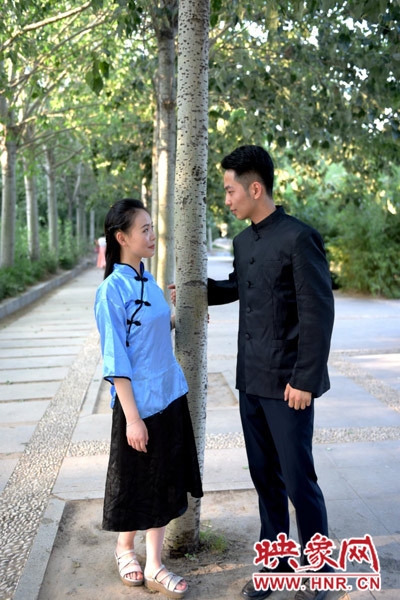 輕輕的凝視，勝卻了千言萬(wàn)語(yǔ)。