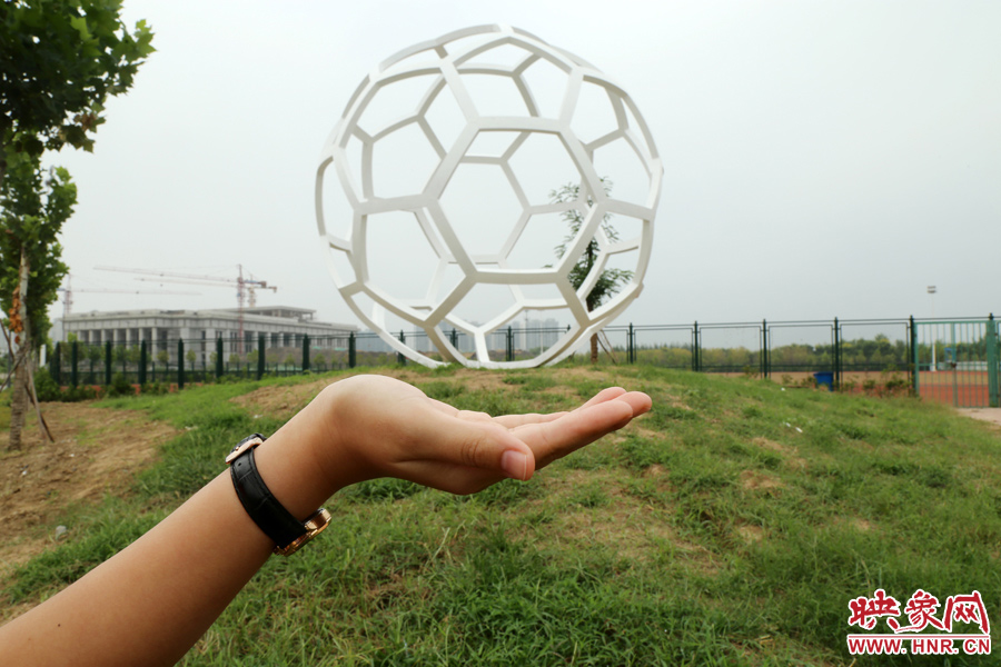 托”足球“。