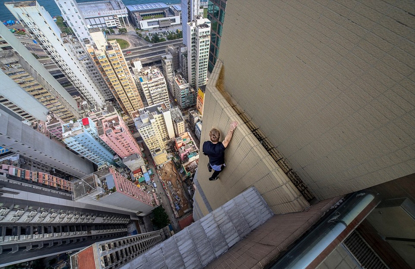恐高癥慎入！俄羅斯小伙高空跑酷炫特技驚險萬分