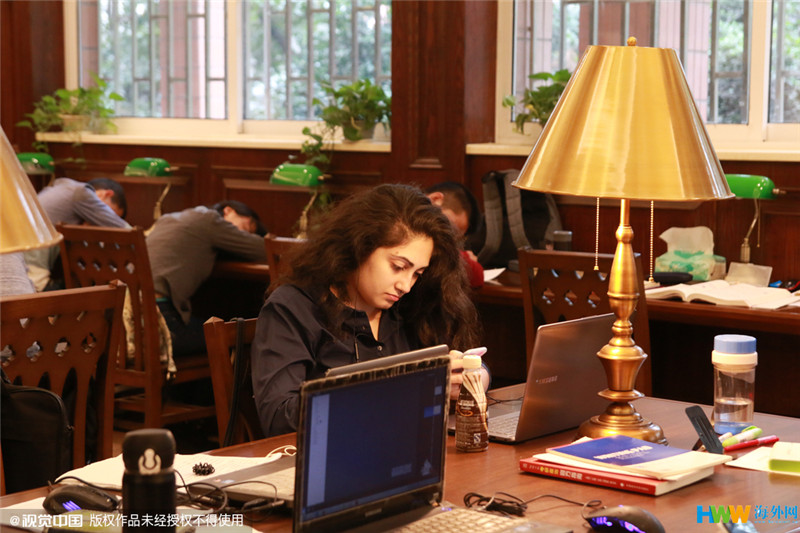 重慶大學(xué)改造翻新的“民國(guó)風(fēng)圖書(shū)館”走紅網(wǎng)絡(luò)，引得無(wú)數(shù)網(wǎng)友點(diǎn)贊