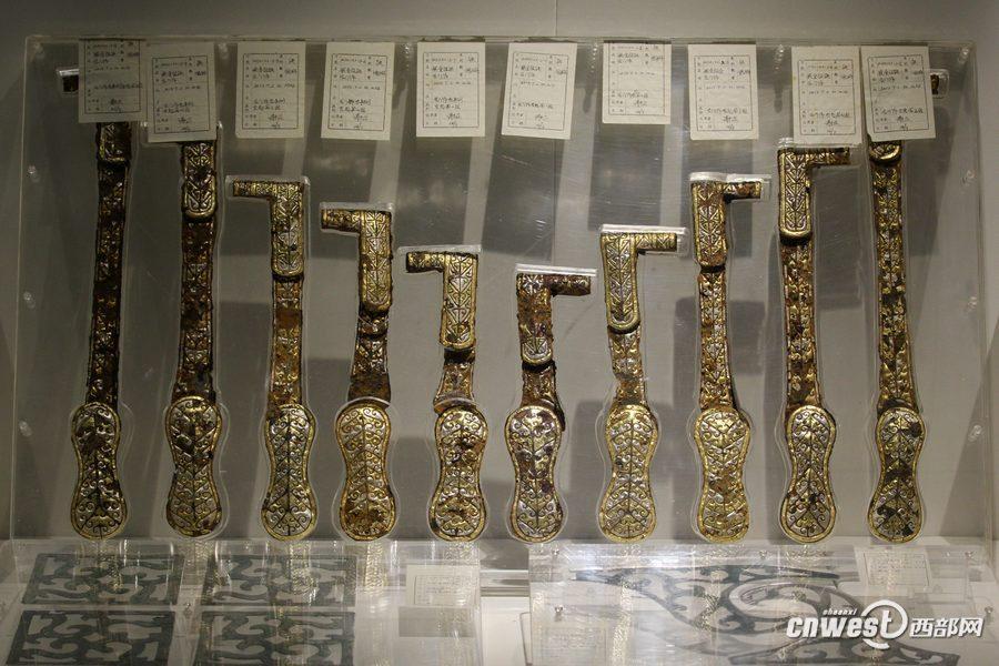 出土的車門飾。