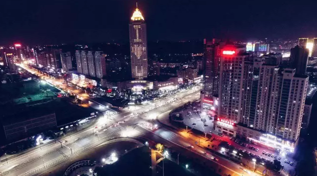 情人節(jié)最溫暖告白！84歲老人包下整樓示愛老伴