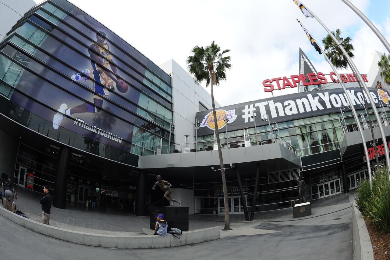 科比最后一戰(zhàn) 眾多粉絲齊聚送祝福 科比最后一戰(zhàn) 眾多粉絲齊聚送祝福