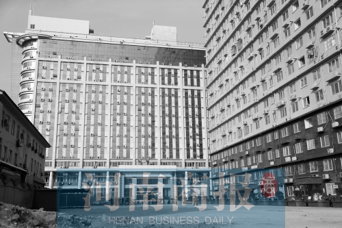 因購(gòu)房尾款沒有交齊，鄭州一小區(qū)多戶業(yè)主的生活用水被停掉，有的連續(xù)半個(gè)月沒水吃。