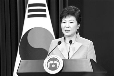 1月6日，韓國總統(tǒng)樸槿惠在首爾總統(tǒng)府青瓦臺舉行的新年記者會上發(fā)言。新華社發(fā)