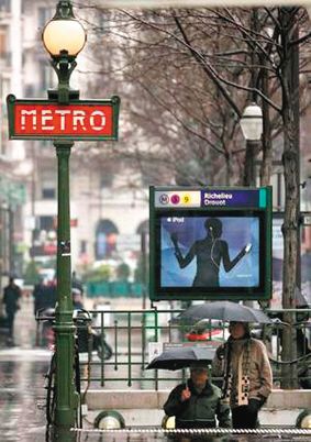 法國設(shè)置“語言警察”，防止民眾在受限制的場合說英語或聽英語內(nèi)容。