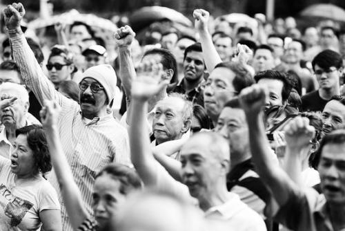 新加坡爆發(fā)罕見集會示威 新加坡爆發(fā)罕見集會示威