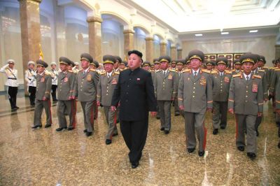 金正恩率領軍隊領導人等前往平壤錦繡山太陽宮瞻仰了金日成、金正日的遺容。