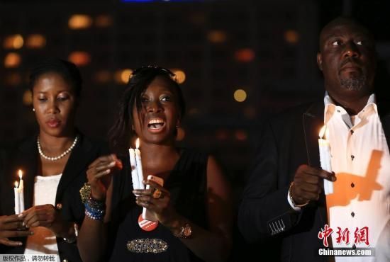 　資料圖：當(dāng)?shù)貢r(shí)間2014年8月26日，尼日利亞阿布賈，民眾舉行“帶回我們的女孩”活動(dòng)為埃博拉病毒感