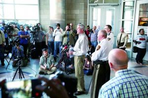 　圣路易斯縣檢方15日宣布，當(dāng)?shù)鼐揭炎カ@12日在弗格森市槍擊兩名執(zhí)勤警察的犯罪嫌疑人威廉斯。