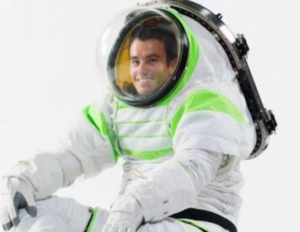 18個保障生命運轉(zhuǎn)系統(tǒng)的背包中只有11個可用，這些背包是用于支持宇航員在開放的宇宙空間中工作使用的，這些不可用的背包使得工作人員對在空間站工作結(jié)束之前的狀況表示擔(dān)憂。