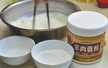 市面上出售的羊肉香粉等食品添加劑。