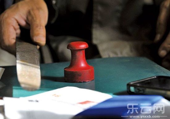 陶云江說(shuō)起自己的女兒、家庭和現(xiàn)在的狀況時(shí)幾度哽咽