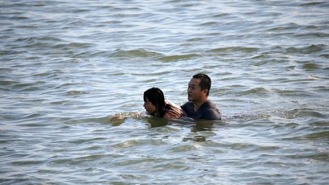 深圳跳海救人壯士系國(guó)企高管 不愿露面接受采訪 深圳跳海救人壯士系國(guó)企高管 不愿露面接受采訪