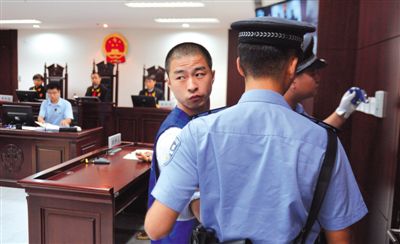 宣判后，馬凱被帶出法庭時(shí)，沖著旁聽席上的姐姐喊道：“照顧好媽”。