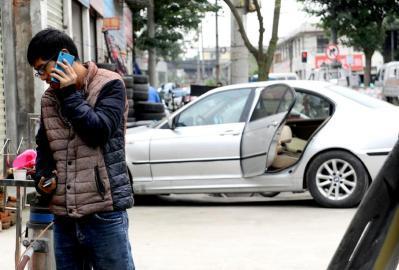 車(chē)主不滿維修棄車(chē) 汽修店老板1夜醒20次守車(chē)