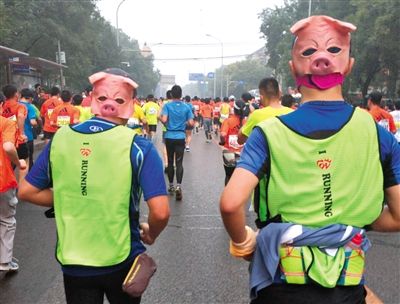 參賽現(xiàn)場(chǎng)，有“猴哥”就有“豬八戒”。