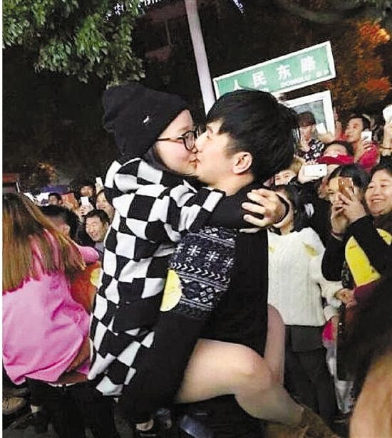 雖只是縣城的比賽，但水準(zhǔn)著實(shí)不低，居然有選手采用考拉式。