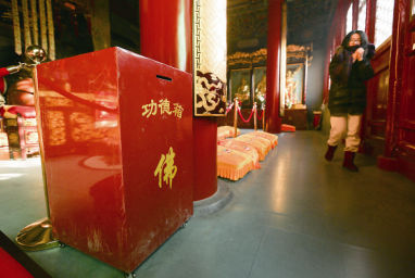 景區(qū)私設(shè)的功德箱已全部撤換，留下的功德箱屬于僧眾