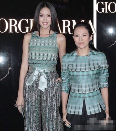 就算氣場(chǎng)絕對(duì)強(qiáng)大的貝嫂，跟張梓琳合影幾乎可以讓人忽視