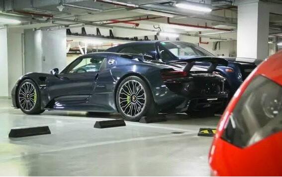 王思聰車庫(kù)曝光 這只是冰山一角(組圖)