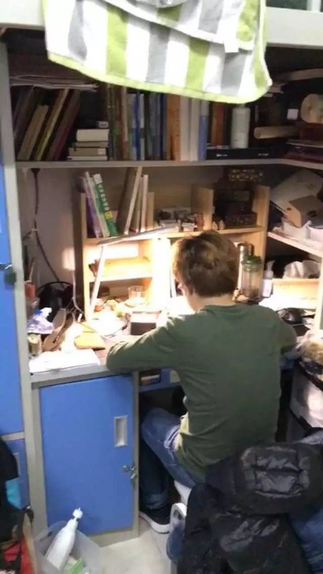 這個(gè)學(xué)校的男生宿舍火了！女同學(xué)都喊著要嫁