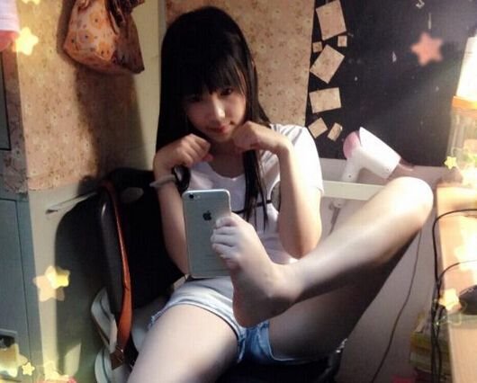 妹子們每周花至少五小時自拍，到底是為啥？