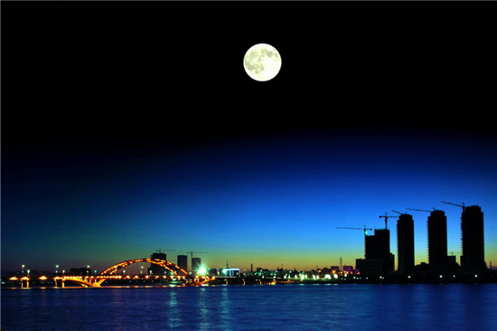 賞月之旅，讓愛像滿月一樣皎潔（資料圖）