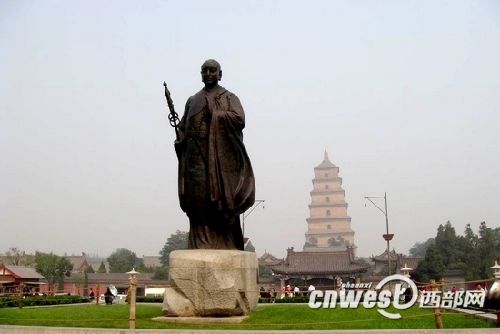 樹立于大雁塔前的唐玄奘像,他是中印兩國悠久交流史的代表人物。