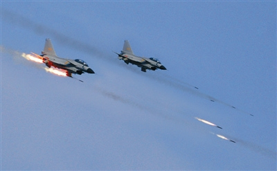 戰(zhàn)機(jī)對(duì)地攻擊。劉應(yīng)華攝