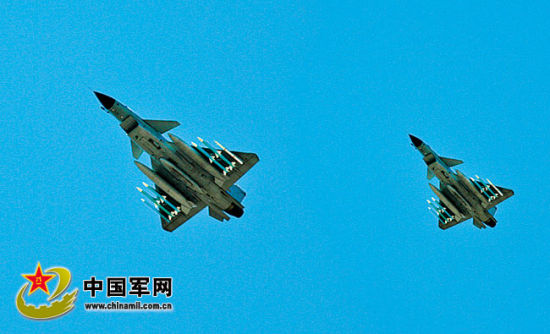 戰(zhàn)機(jī)升空開展對抗訓(xùn)練。肖燕錦攝