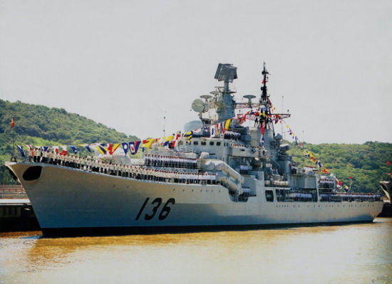 資料圖：東海艦隊(duì)的杭州號(hào)驅(qū)逐艦。