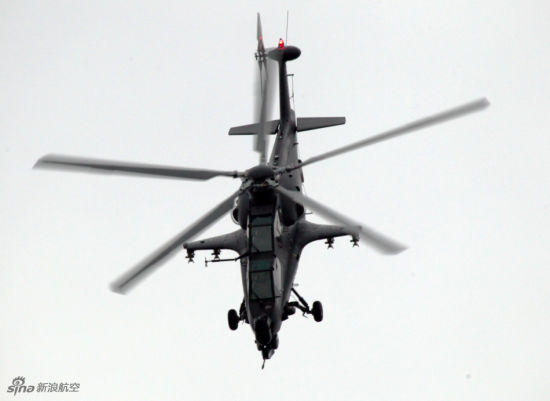 資料圖：在珠海航展上亮相的武直-10攻擊直升機(jī)。