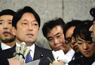 2月5日晚，日本防衛(wèi)省大臣小野寺召開緊急記者會，公開日本自衛(wèi)隊軍艦被中國軍艦雷達瞄準的消息。據(jù)稱，首相安倍晉三親自下達了公開的指令。