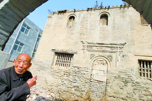 為保護古民宅，鄭州北四環(huán)繞開5米