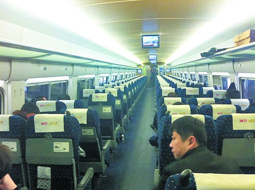 　春運頭兩天，部分高鐵上座率并不高。