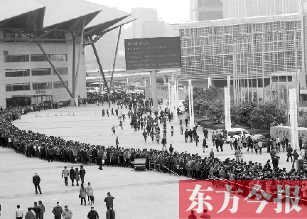 3月2日，在鄭州國際會展中心，河南省春季人才招聘會舉行，六萬五千名求職者扎堆求職