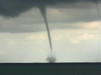 大連突現(xiàn)龍吸水奇觀 諸多游人爭(zhēng)相觀景