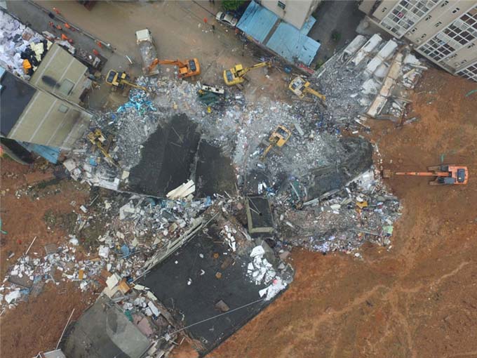 深圳滑坡區(qū)域實施網格化救援挖掘