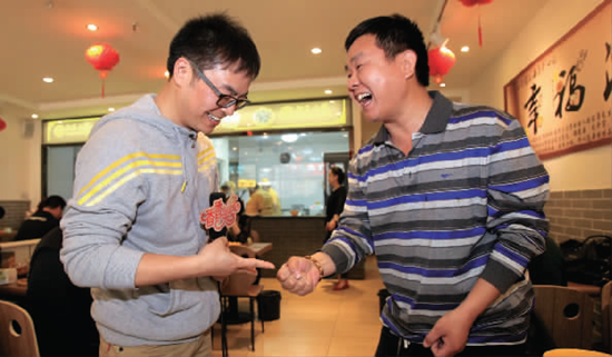 玩石頭剪刀布，于洋“秒殺”小飛