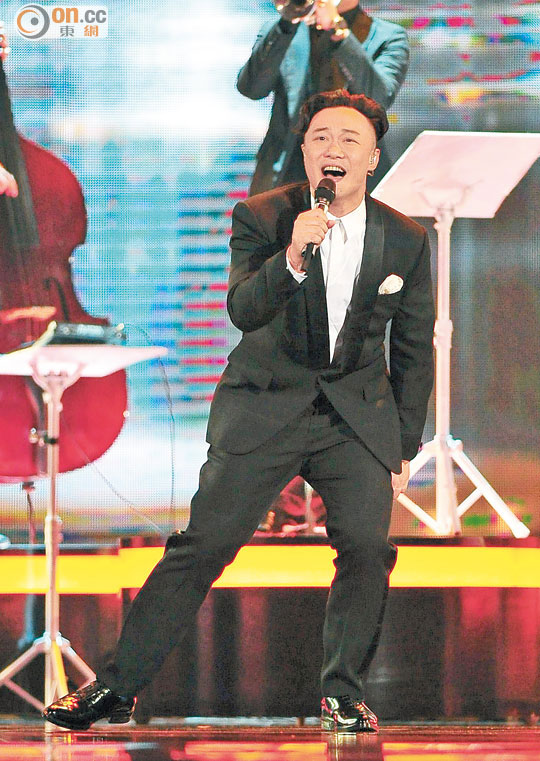 陳奕迅不負(fù)眾望，終于榮登金曲歌王寶座。