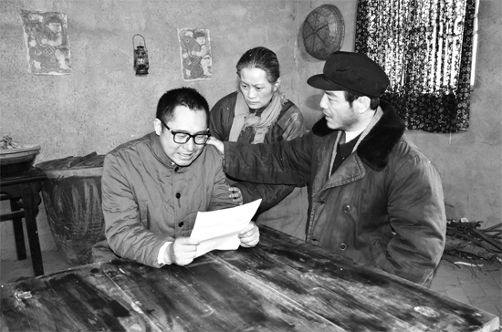 《焦裕祿》拍攝現(xiàn)場，演員穿著冬裝拍戲